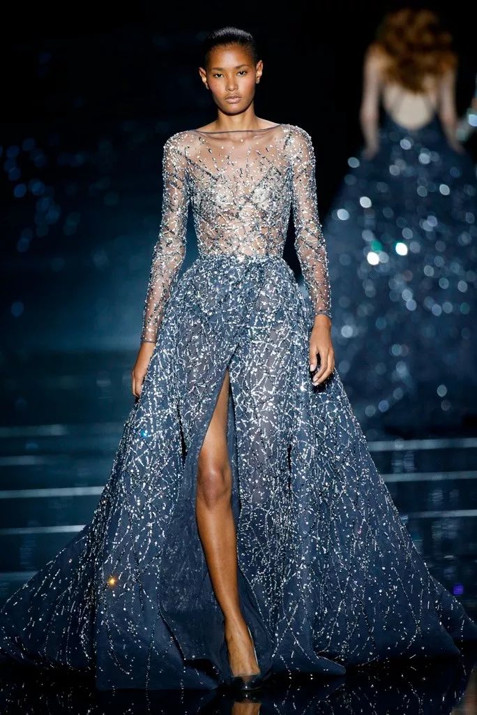 高定秀场的璀璨星空你一定念念不忘zuhairmurad经典星空裙