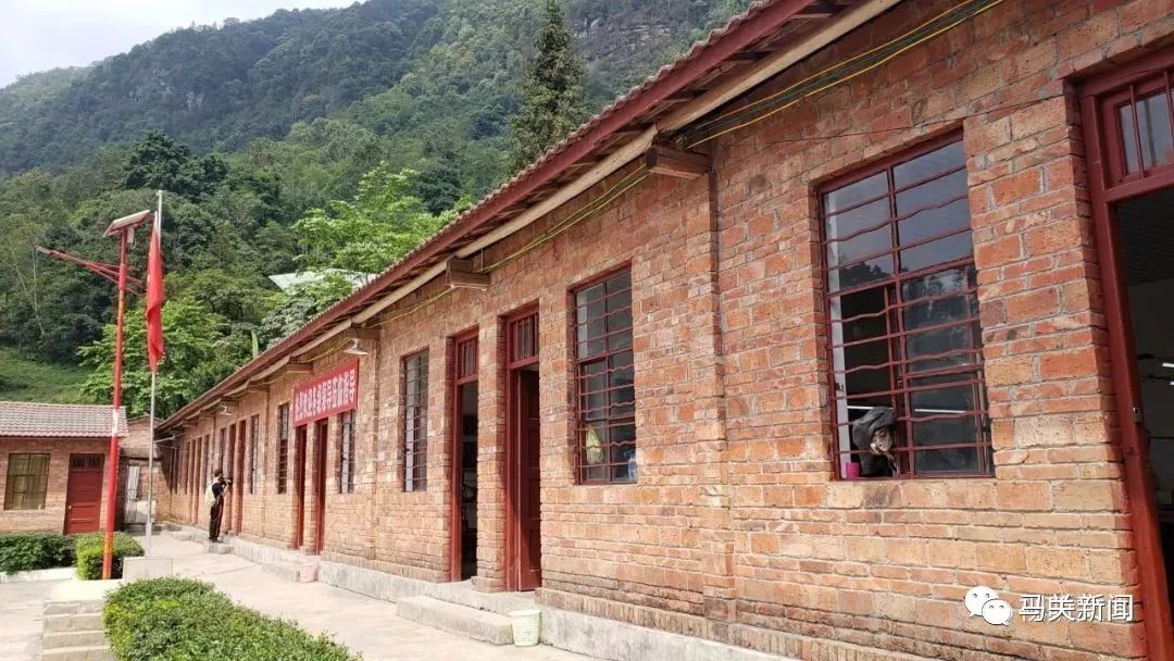 马关小坝子镇边境线上的幸福车间