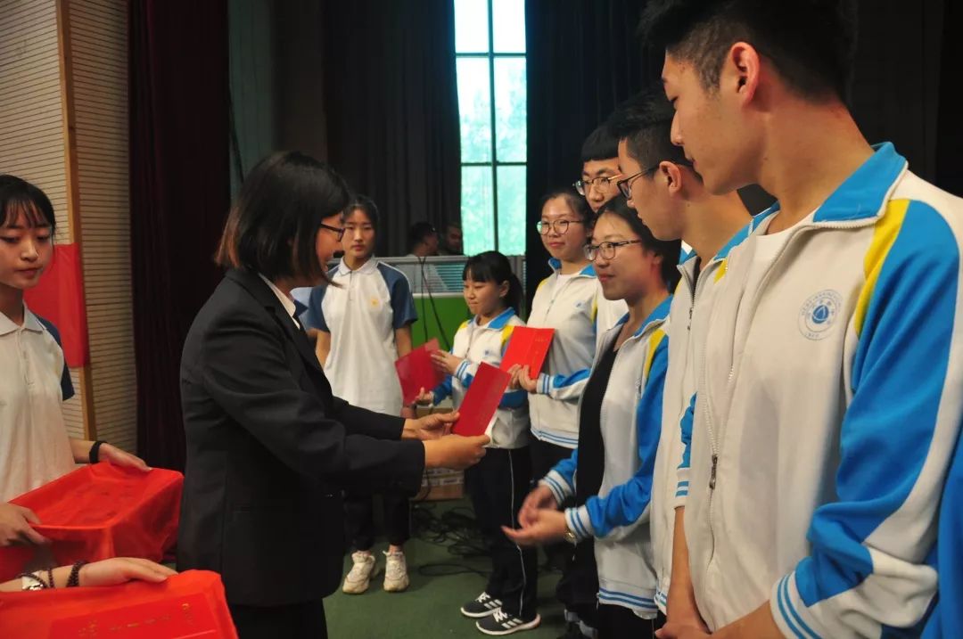 青春追梦不负韶华石家庄二中雄安校区61河北安新中学2019届高三毕业