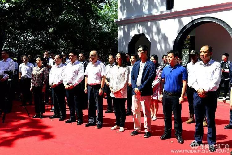 宝塔,在绿色山林的映衬下,光彩夺目,金火相閒,预示着无锡这一太湖明珠