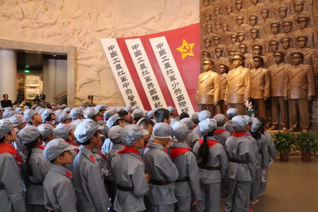 一路相守苔花自开江西兴国萧华红军小学迎来兴国县相守计划第六期第五