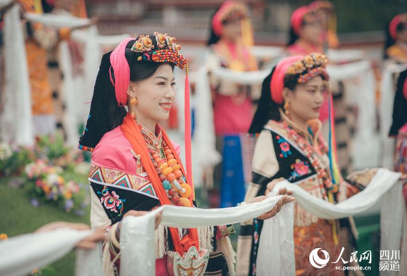 佳丽云集四川甘孜丹巴县选出最美金花