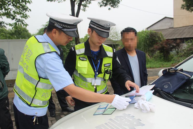 常德柳叶湖交警:驾驶证暂扣期间仍驾车被"天眼"查缉