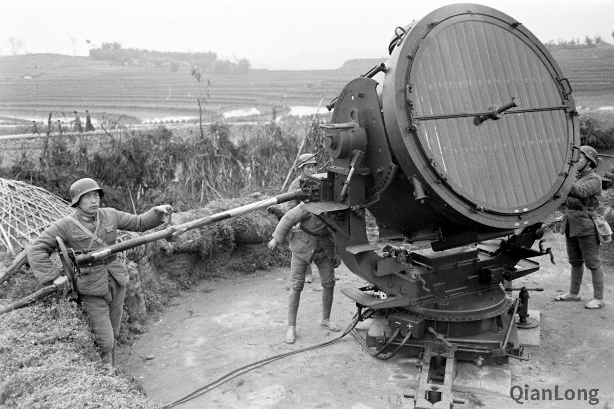 在重庆警戒的国民党防空兵部队严密伪装迎击日机
