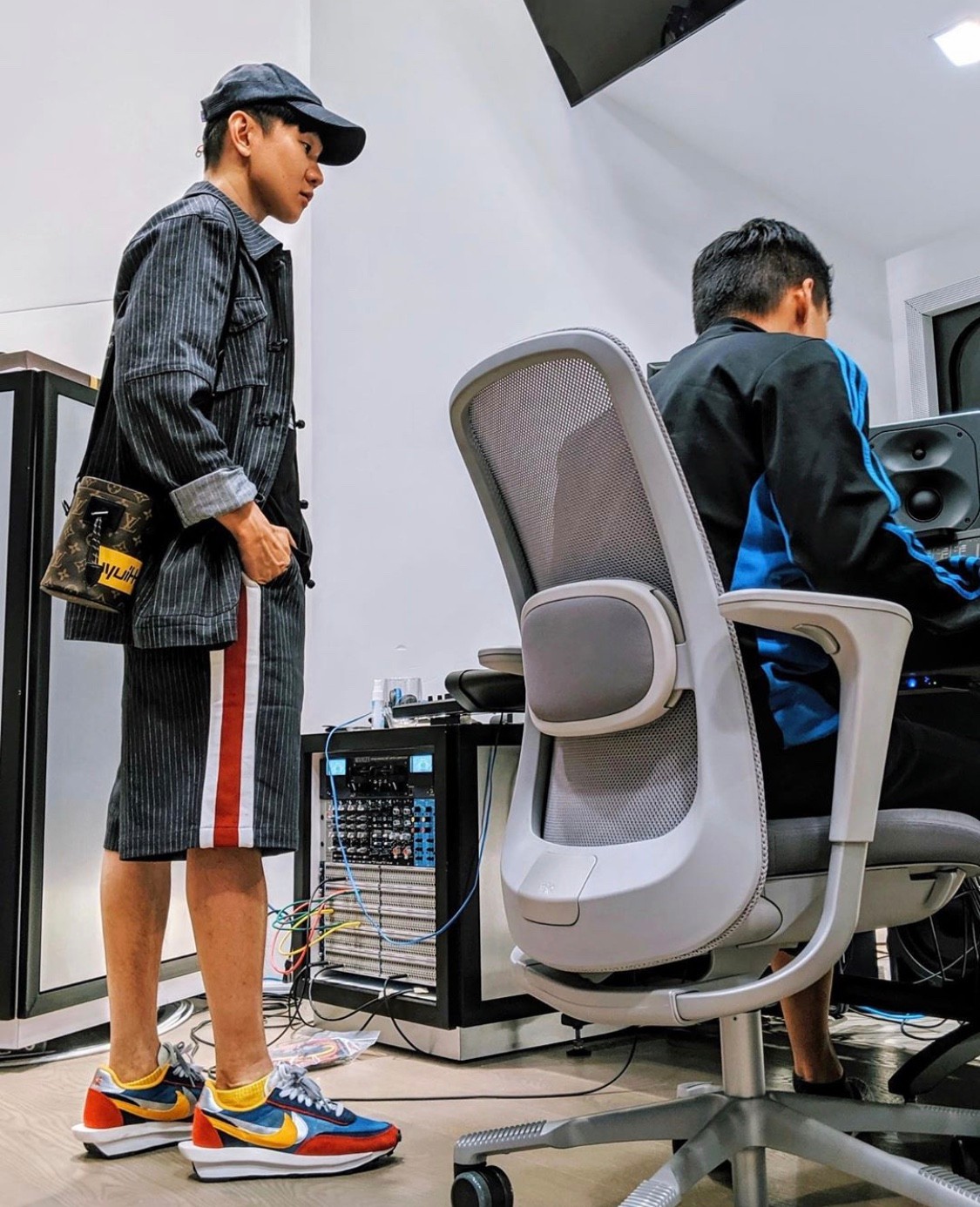 林俊杰近期穿搭大分享上脚sacaixnike更是惹人羡