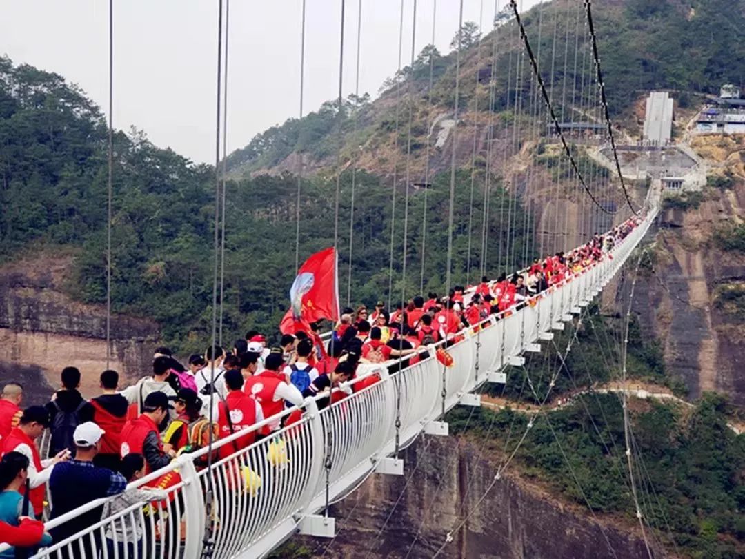 都峤山玻璃桥介绍图片