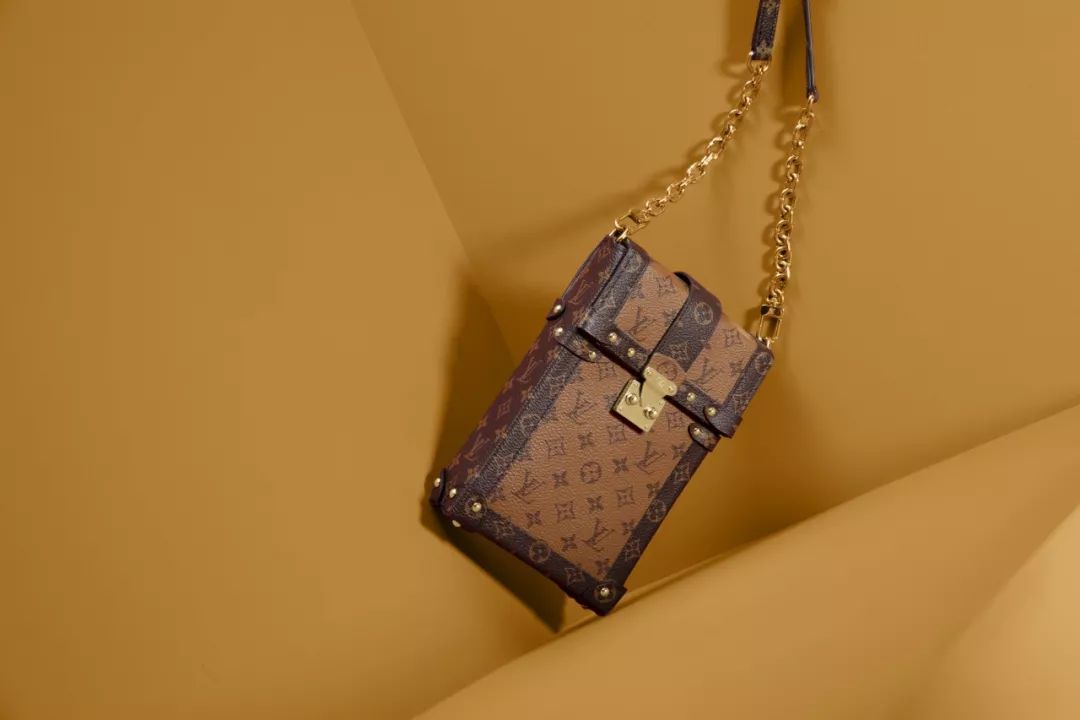 张雨绮评测热巴秀背法今年最红的lvwoc包在此