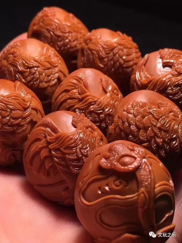 大家欣赏一下橄榄核的美,这种美盛极千年依然使人神魂爱惜!