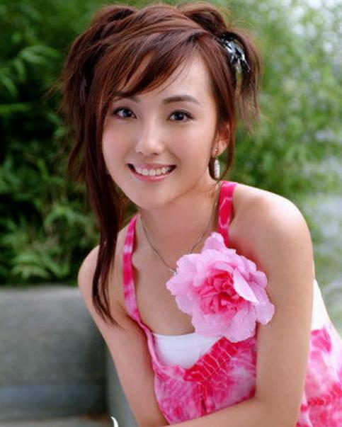 在娱乐圈打了25年酱油,嫁日版f4后息影却遭劈腿,如今独自带子_阿部力