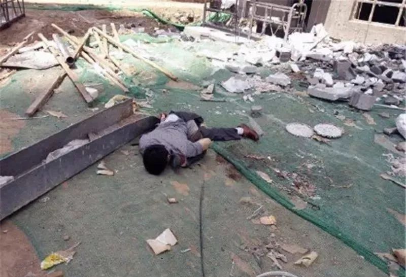 看房要人命河北男子工地看房坠楼砸死女看房客双双殒命