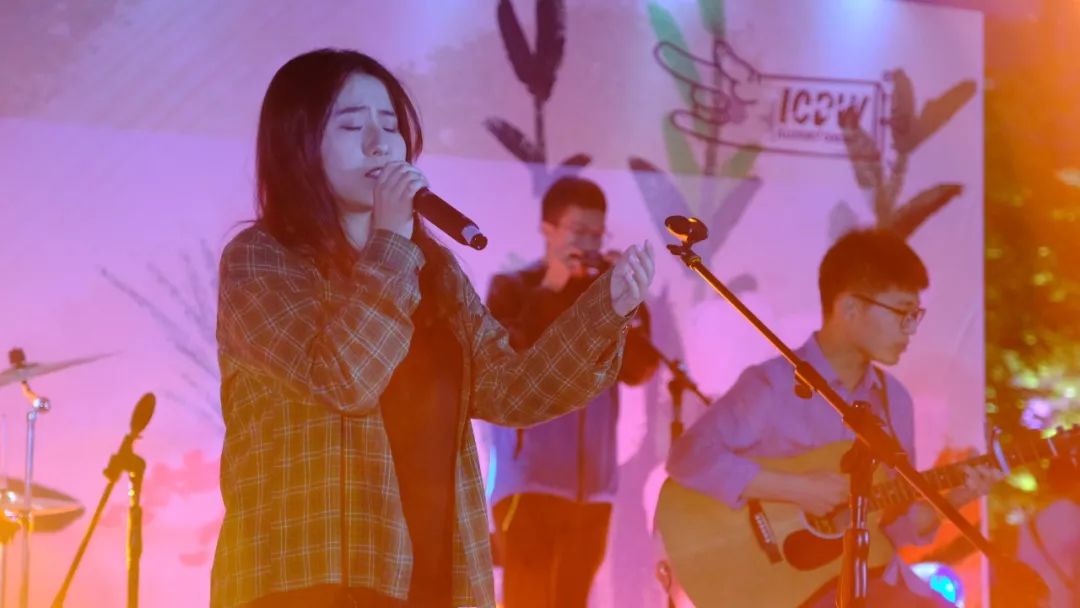 校园音乐节每个音符都是夏夜的星星