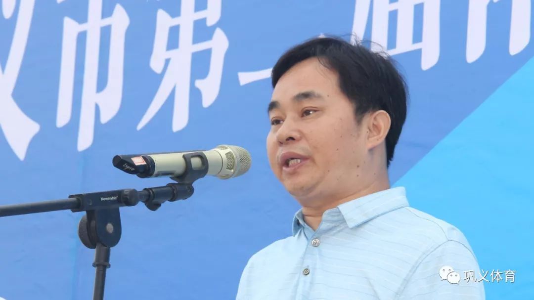 裁判员代表李朝峰宣誓