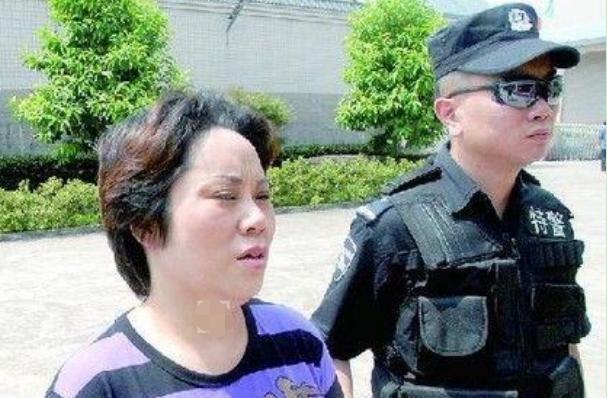 中国第一女老大,人称"重庆谢姐",曾同时包养16位帅气男人_谢才萍