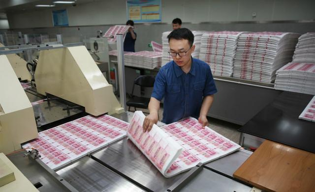 专门印钞票的印钞厂,为啥不多印点发给贫困户?专家说出了原因_印刷
