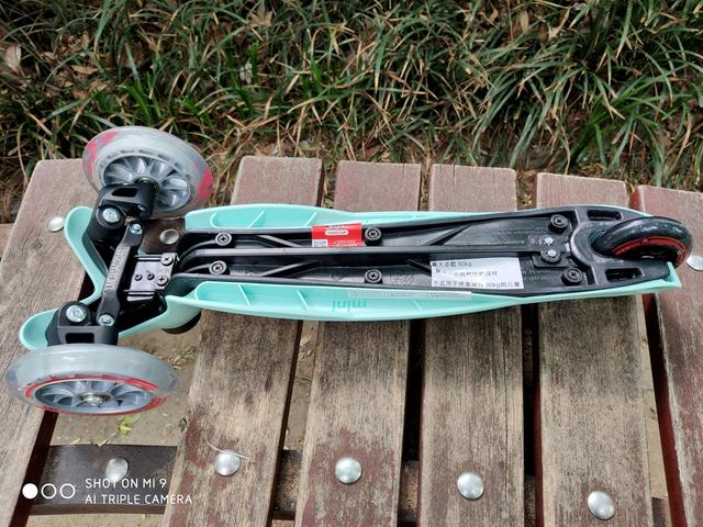 我的滑板车可以变形哦,瑞士micro迈古米高三合一迷你储物滑板车