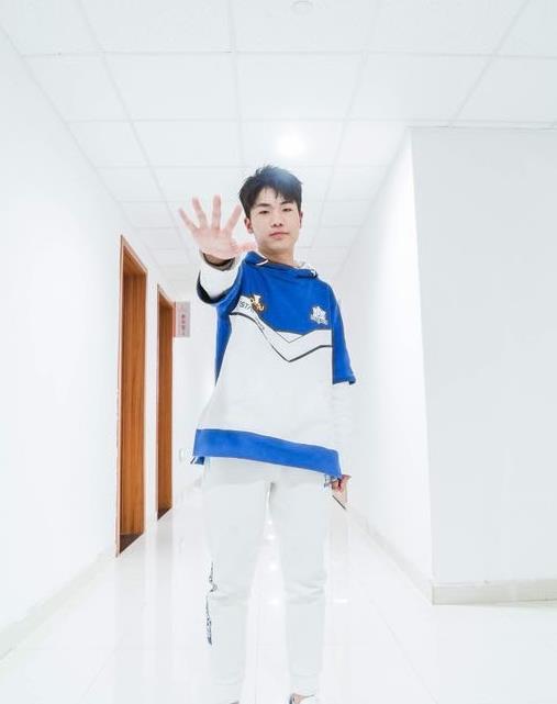 kplestar被射手束缚看花海的表现网友齐呼把小渝请回来吧