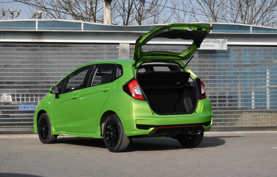 5t直列四缸自然吸气直喷发动机,该发动机具备本田当家的i-vtec技术,最