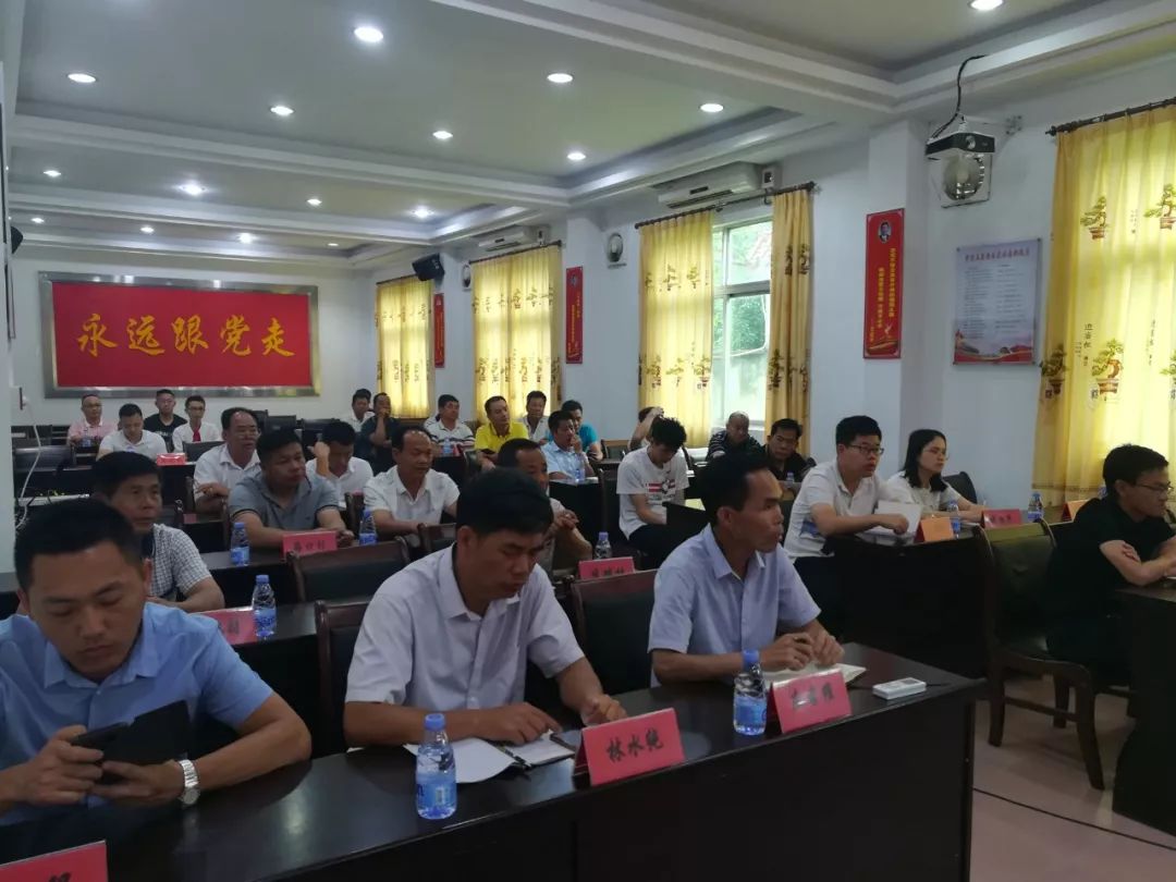 会后还召开了河长制工作推进会,传达了汕尾市河湖"清四乱","五清"暨