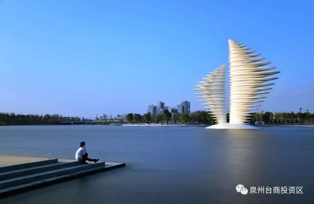 海丝艺术公园01和爱人相互依偎,就是你我想要的幸福!