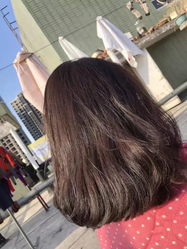 起来比较陌生蜜糖醇棕是一款比较大众的颜色蜜糖醇棕02不然气色看起来