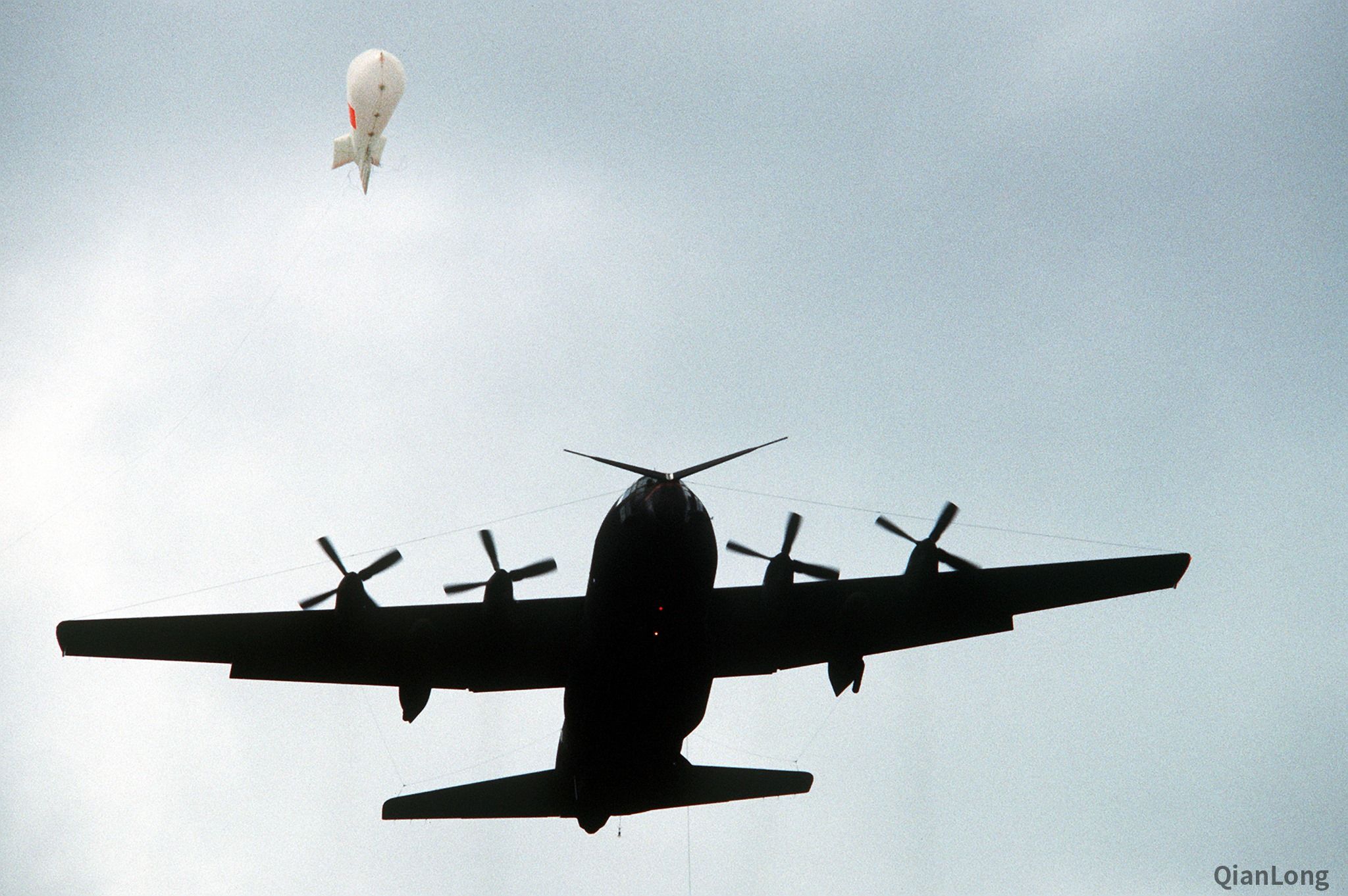 在德国行动的美军特种作战飞机空投人员物资是拿手好戏