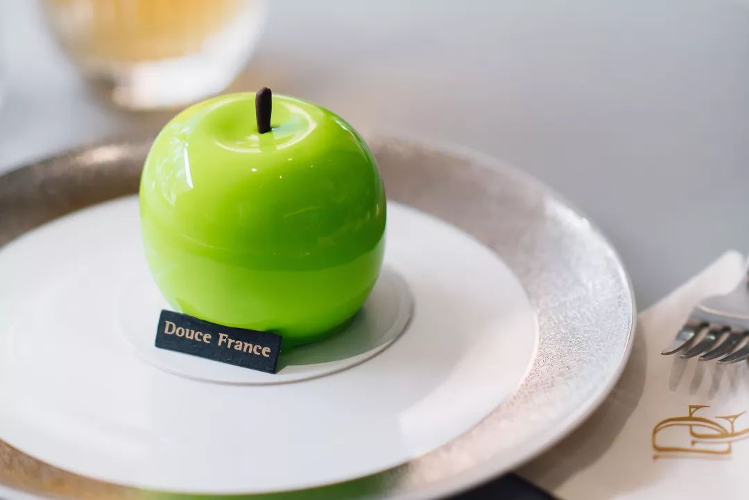 对df的初识,一定就是这颗禁果,玲珑无暇的青翠淋面,自带青涩酸香,光滑