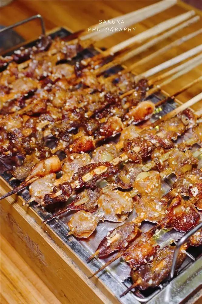 宜州烧烤每到晚上就逃不过宜州果酱烧烤的诱惑越吃越停不下来