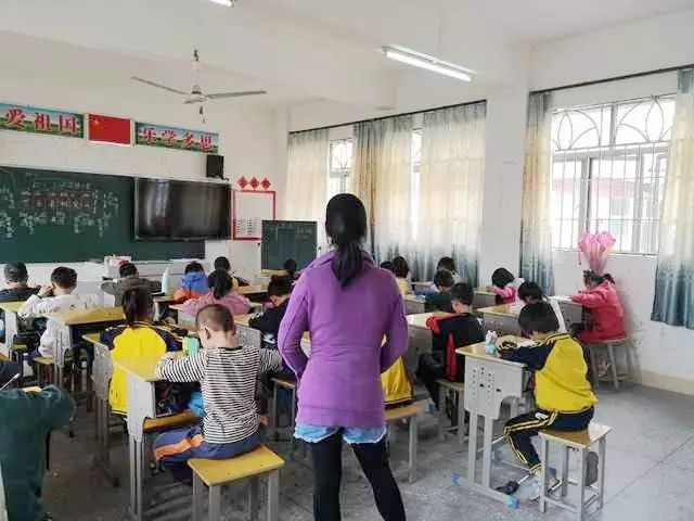 广东一村小一年级仅有1名学生，全年级只有7个，教育局回应！