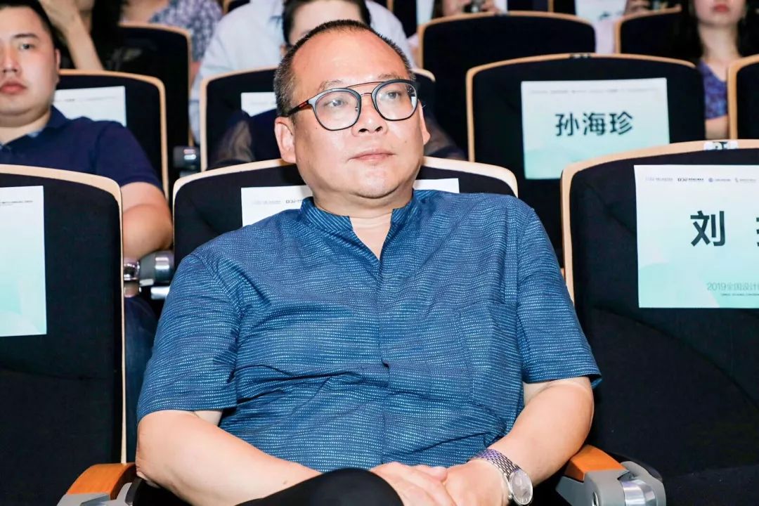 深圳设计联合会常务副会长兼秘书长刘 振南山区人民政府副区长练 聪