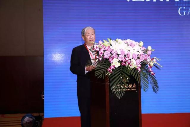 长王小宁主持,全国政协外事委员会副主任韩方明,中国工程院刘昌孝院士