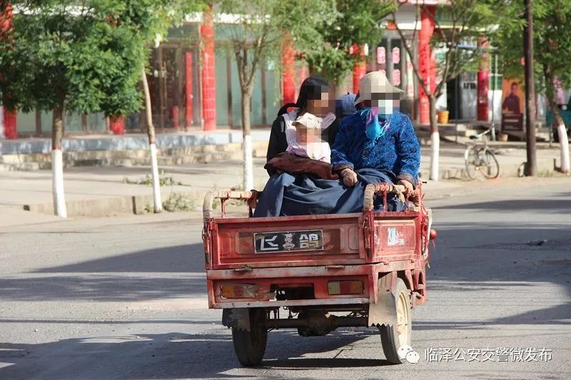 交通違法大曝光電動三輪車違法載人