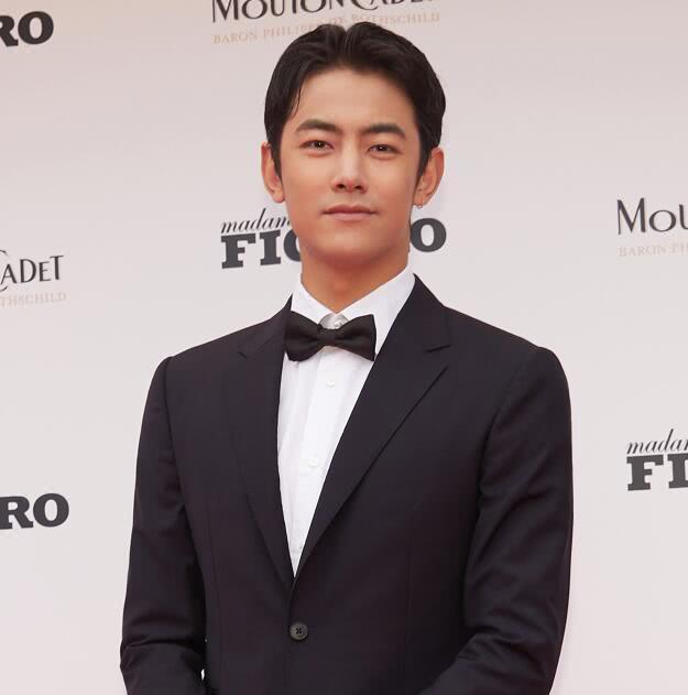 原创阚清子前男友纪凌尘成功转型做演员当男主角走戛纳红毯很是风光