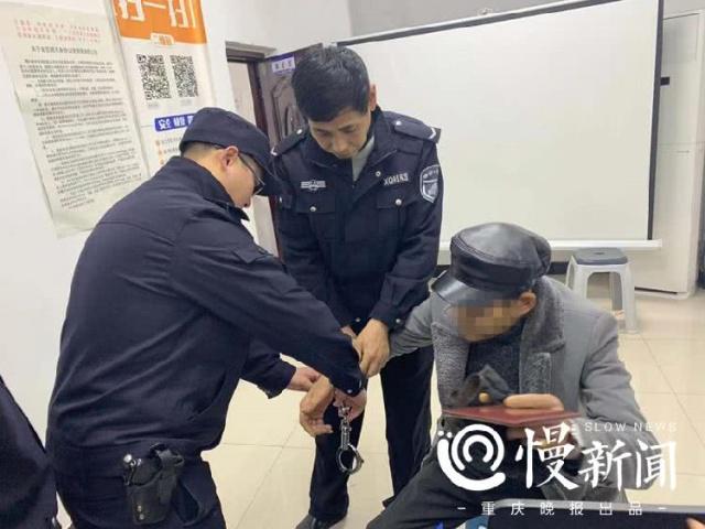 四川在线消息(付晓月 记者何勤华"警察同志,麻烦帮我办个身份证.