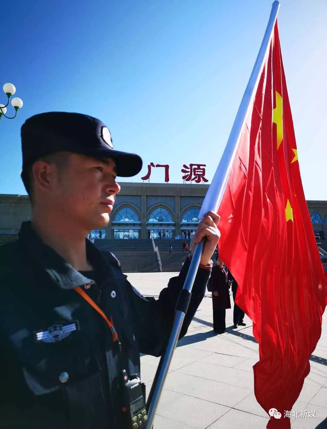 我在海北和国旗合个影