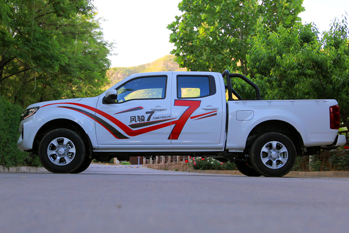 中国首款国六皮卡风骏7汽油版上市 8.68万起售
