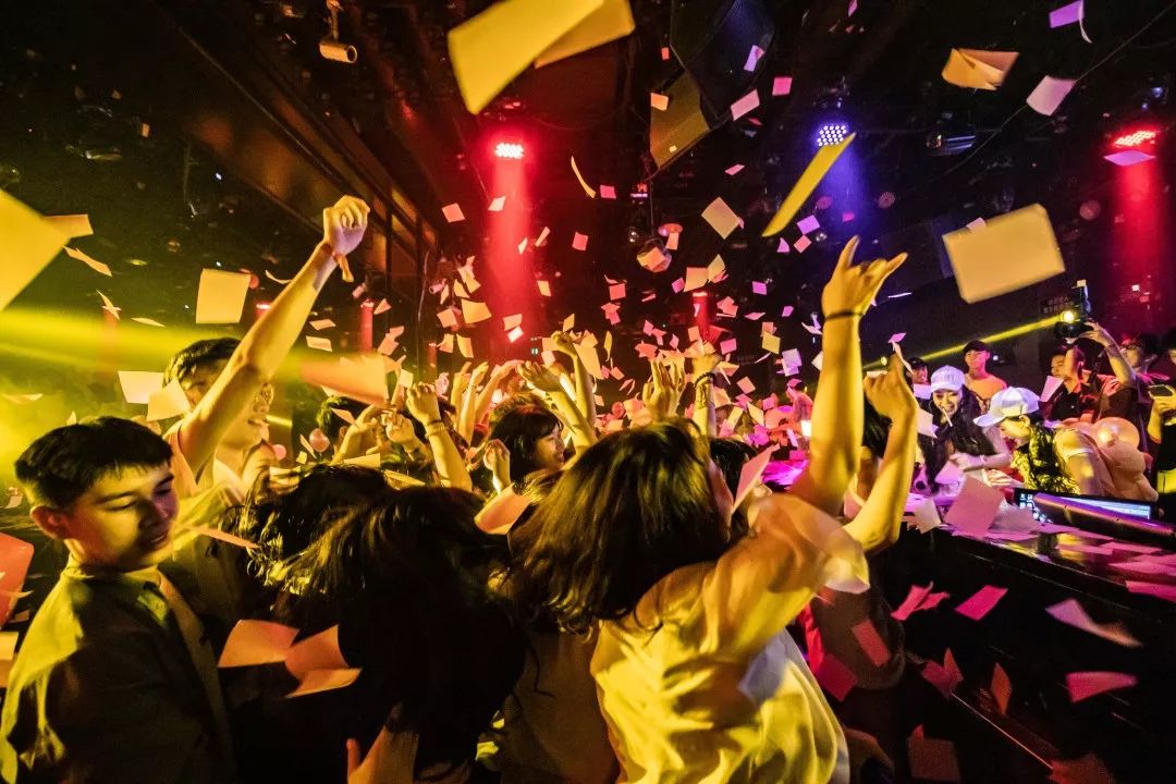 518review大学生私奔月球电音派对