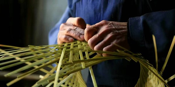 精细篾编皆上品聪明竹匠一传人