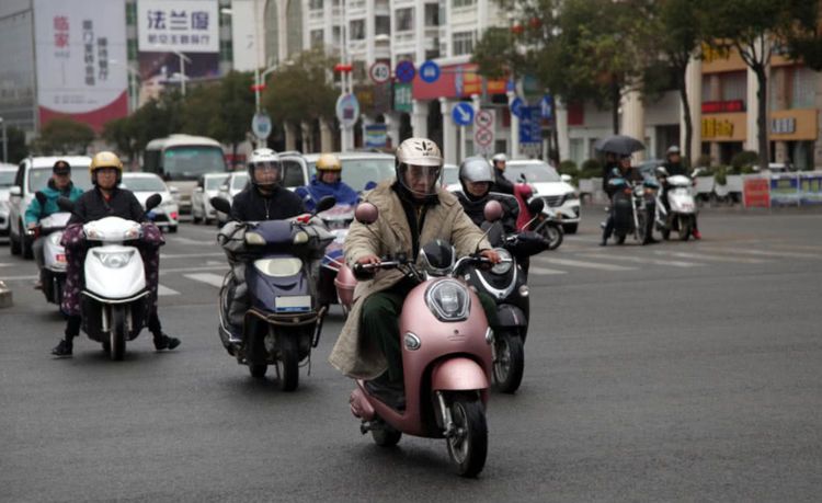 限摩后再限电动车四禁已经施行关于出行问题专家有建议