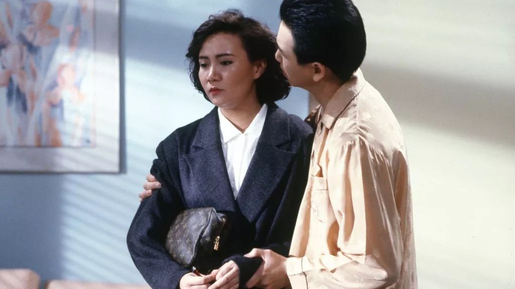 《义不容情》,这部片子也算是经典港片了,女主演有刘嘉玲,周海媚