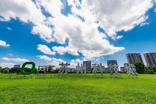 【摄影:丁达详】『 现代文化广场 』▽『 高铁新城 』▽蓝天,白云