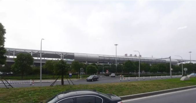 北广场扩建后效果图新建的杭绍台高铁高架车站位于目前绍兴北站北侧