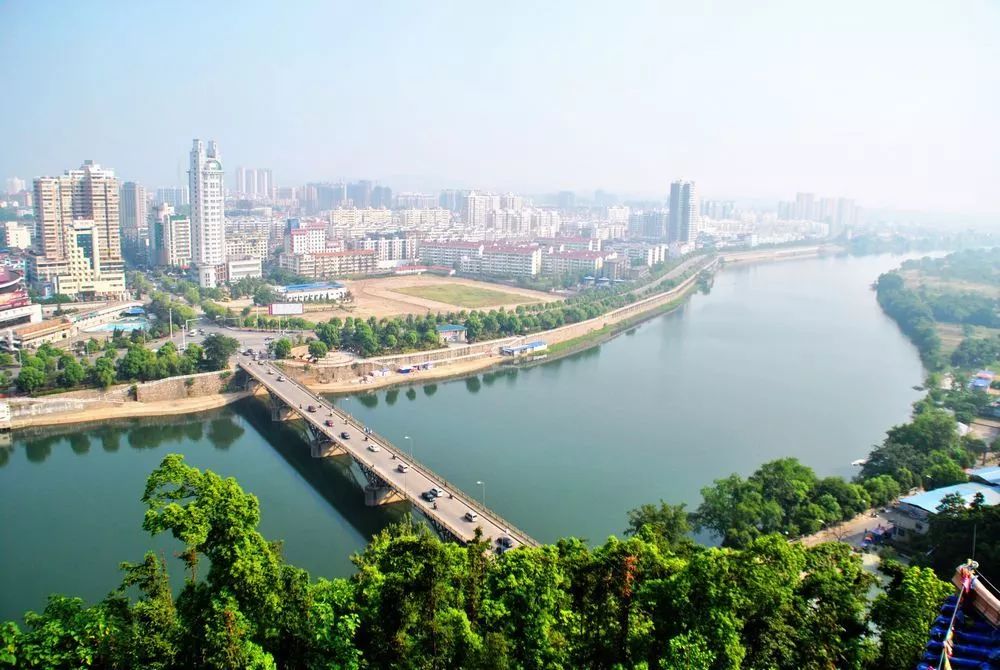 一条黄浦江奠定了上海一江两岸城市格局,而上饶的母亲河信江,则为上饶