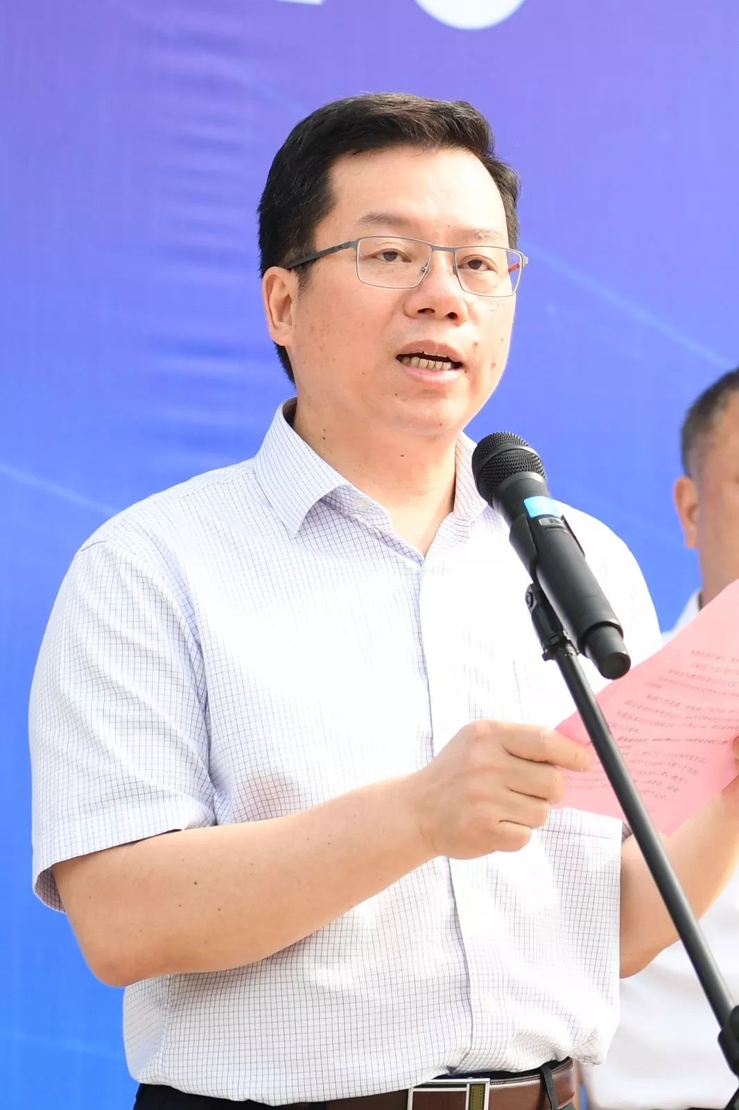 校党委书记邓军宣布活动月启动