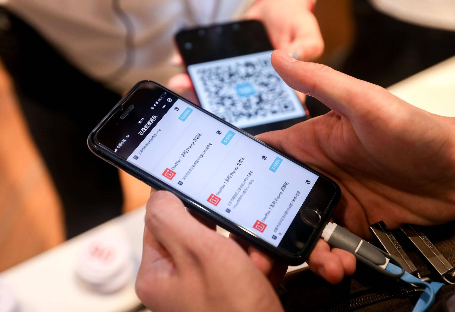 一加popup活动38城火爆开启外国小伙凌晨排队购买手机