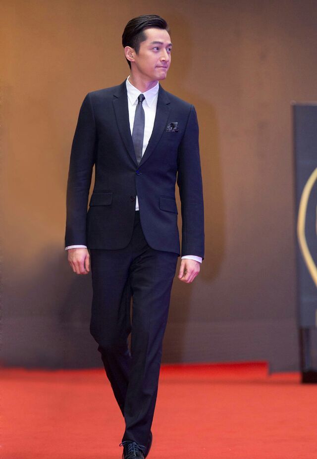 原创胡歌一身西服走红毯帅气迷人充满阳刚气息37岁大叔魅力太迷人