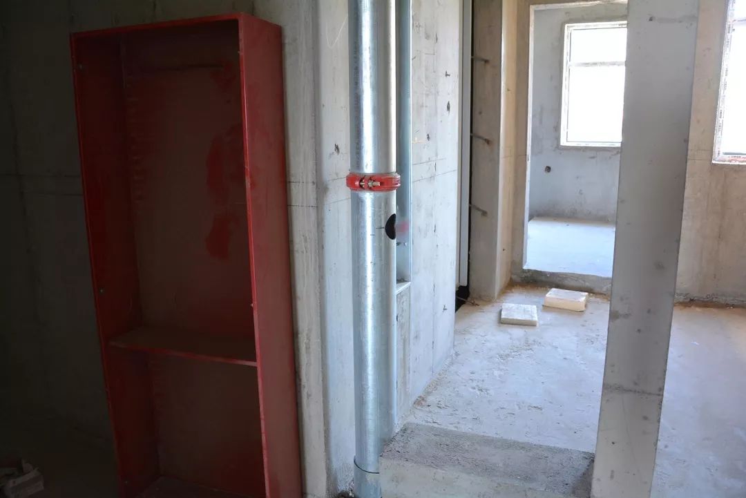 电梯前室消火栓柜安装主楼北侧商铺二次结构施工完成主楼西侧道路西侧