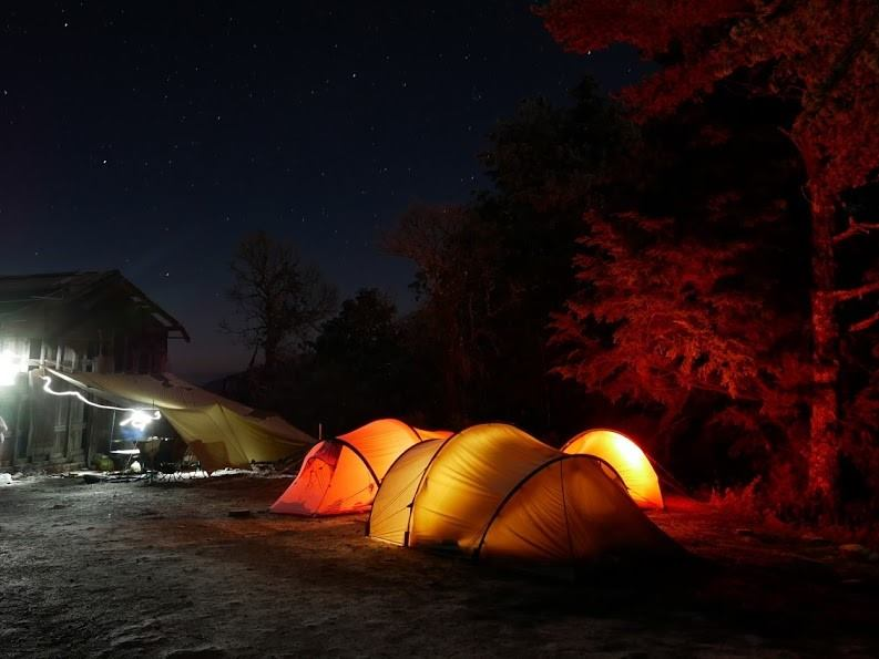 参加户外露营活动在山上怎么睡得更舒服