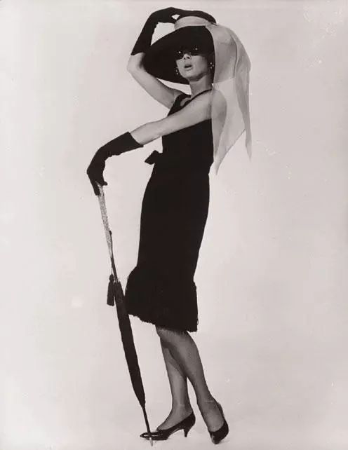 猫跟鞋对于女孩子来其实非常美好,3-5cm的跟既不会累也不会像平底鞋显