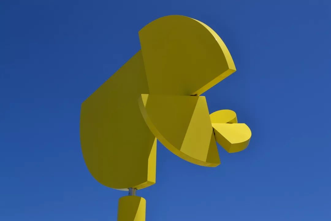 极少见的动力学雕塑