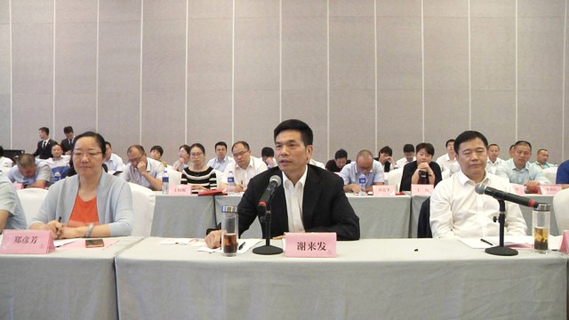 上饶市举行三请三回座谈会宏盛建业周金虎代表建筑企业建言